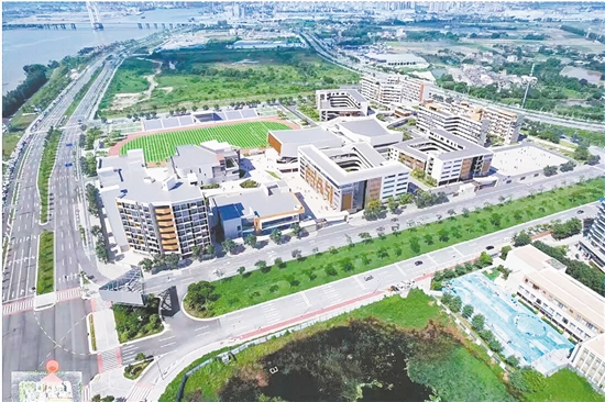 开平市风采实验高中效果图。