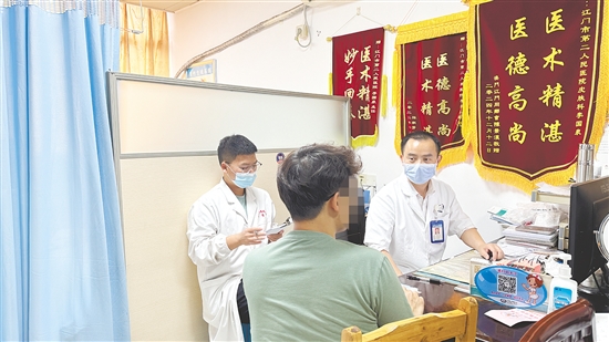 春季皮肤过敏就诊人群中年轻人相对较多。