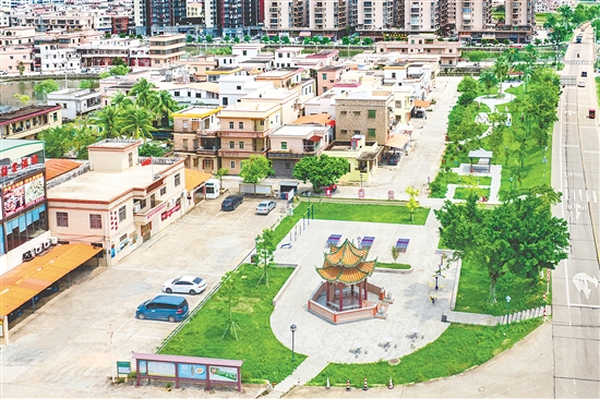 海宴镇绿美生态小公园绿植丰茂、配套完善，绘就宜居惠民生态休闲新图景。