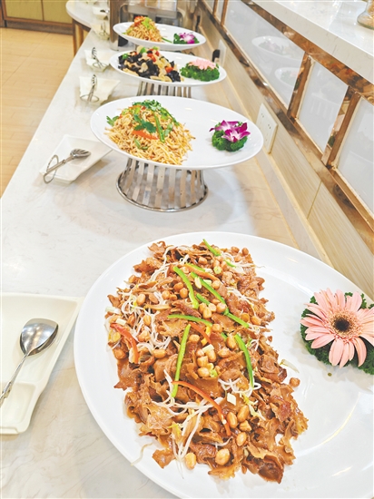 如今的素食自助餐菜品丰富。