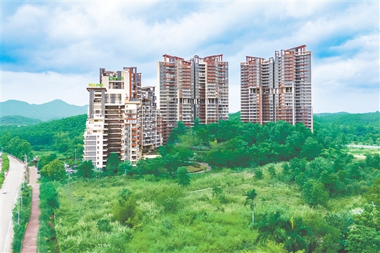 利众康城旅居康养建设项目计划总投资18亿元,主要建设5000张养老床位,配套长者生活娱乐区、康复理疗区、空中泳池、休闲农场等。 利众康城旅居康养建设项目计划总投资18亿元,主要建设5000张养老床位,配套长者生活娱乐区、康复理疗区、空中泳池、休闲农场等。