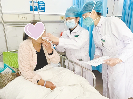是护士，更是患者呼吸康复路上的“引路人”。