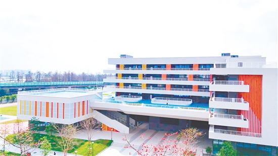 江海区乐贤中学将在今年9月迎来首批高中生。