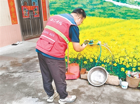环境巡查融入网格管理。
