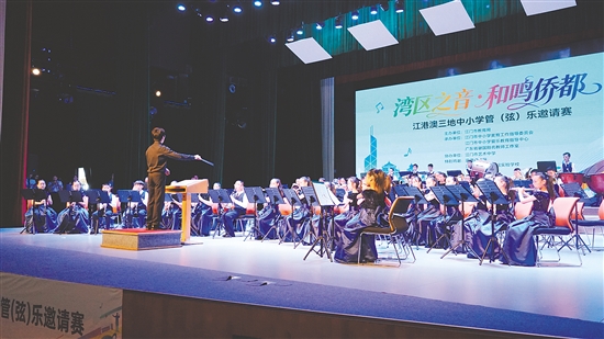 三地少年以乐会友。