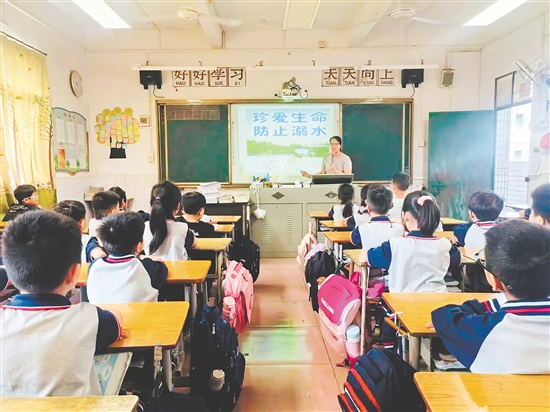 水口镇第一小学分教点以主题班会形式开展防溺水宣传教育。