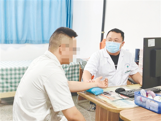 不少患者主动走进戒烟门诊寻求帮助。
