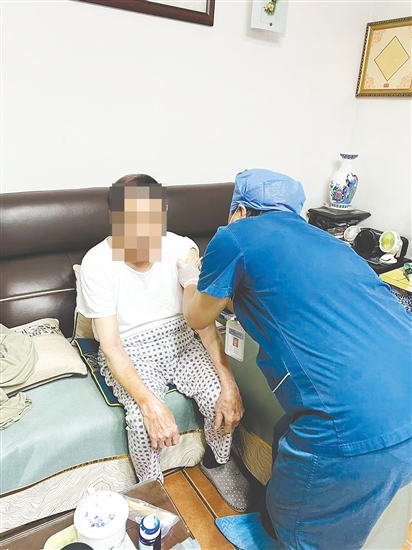 上门护理将优质服务送到家门口。 上门护理将优质服务送到家门口。