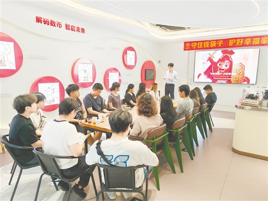 6月15日为全国集中宣传日,江门掀起全域防非宣传热潮。 6月15日为全国集中宣传日,江门掀起全域防非宣传热潮。