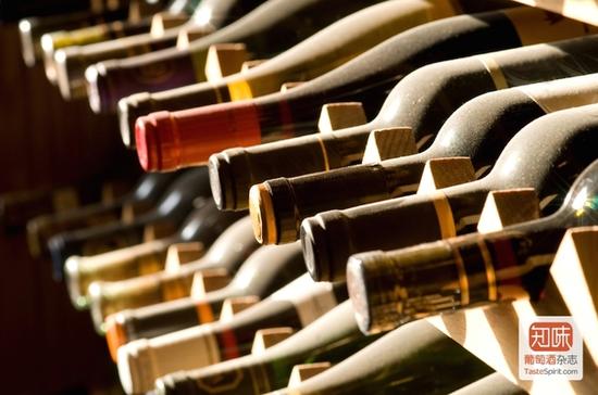 夏日炎炎 再不放冰箱你家的酒就完了-中国江门