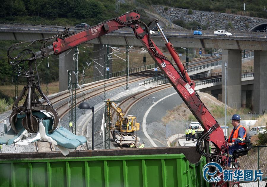 西班牙火车脱轨瞬间视频曝光-中国江门网·江