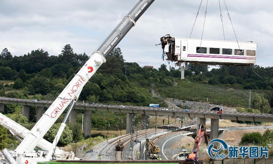 西班牙火车脱轨瞬间视频曝光-中国江门网·江