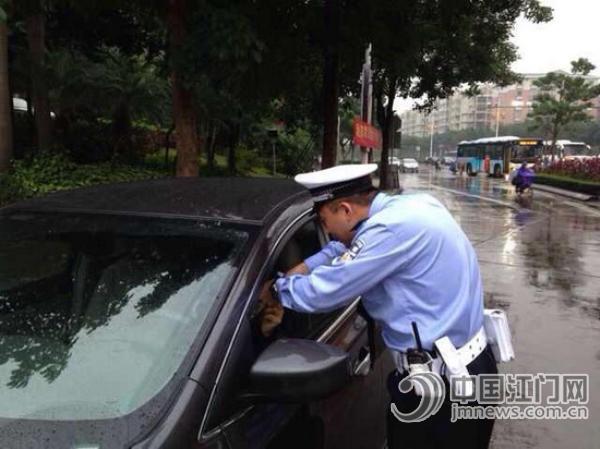 11月以来江海交警大队共派发电话充值卡45张