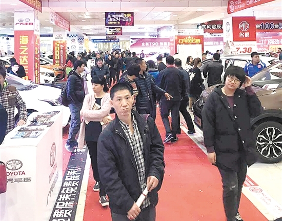 春季车展虽说天气不是太好,但人气依旧比较旺。 春季车展虽说天气不是太好,但人气依旧比较旺。