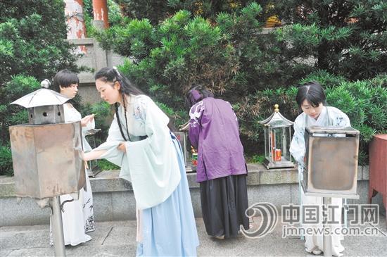 汉服爱好者分享汉服穿搭,汉服爱好者分享汉服穿搭文案