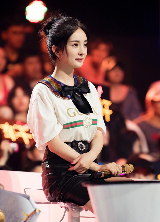 杨幂开始玩 下半身失踪 证明秋天已经到喽-中国