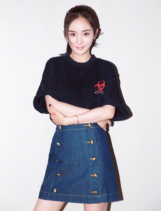 杨幂开始玩 下半身失踪 证明秋天已经到喽-中国