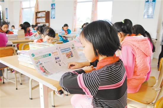 它融入校园生活，帮助孩子健康成长，在师生和家长心中《青苹果》是良师益友 中国财经界 www.qbjrxs.com