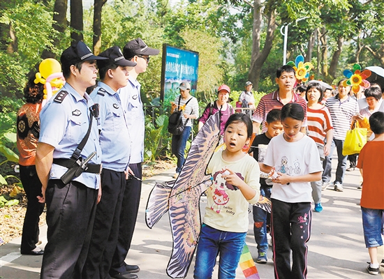逾千警力守护重阳登高安全确保群众度过欢乐祥和的传统节日 中国财经界 www.qbjrxs.com