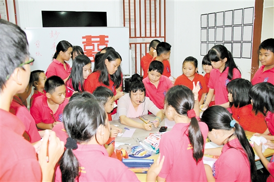 华文教师在海外用汉语掀起“中国风” 中国财经界 www.qbjrxs.com