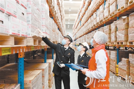 江门海关实施“便民利企工程”助力关区调味品等特色产品企业出口。