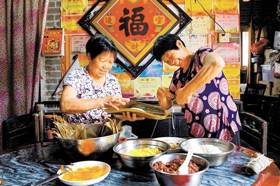 棠下良溪佛宁村，几乎每家都保留着端午节包粽子的传统。