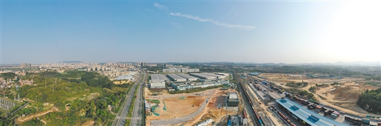 鹤山市加快产业平台建设，引进一批优质产业项目，珠西国际物流中心逐渐成为物流巨头投资热土。