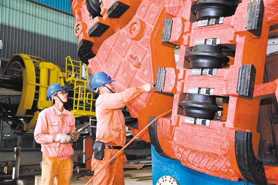 欣龙隧道加快在江门增资扩产步伐，努力成为粤港澳大湾区首屈一指的盾构机制造企业。