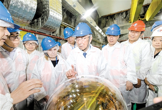 5月22日下午，诺贝尔物理学奖得主、中国科学院外籍院士丁肇中，中国科学院院士白春礼等院士专家到江门中微子实验室考察调研。