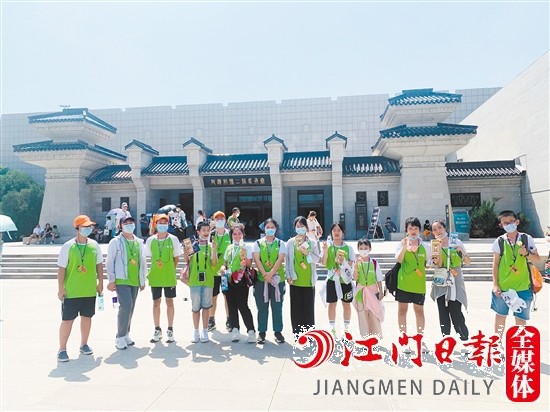 读万卷书，行万里路，跟着课本去旅行。