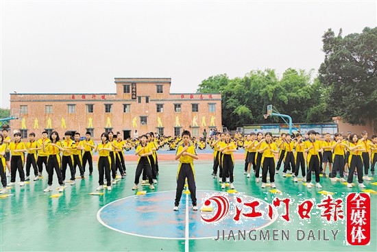 龙溪小学分组举办低、中、高年级组“扬咏春精神