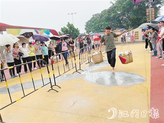本次农民运动会，吸引了近300名凉瓜种植户及其他村民积极参加。