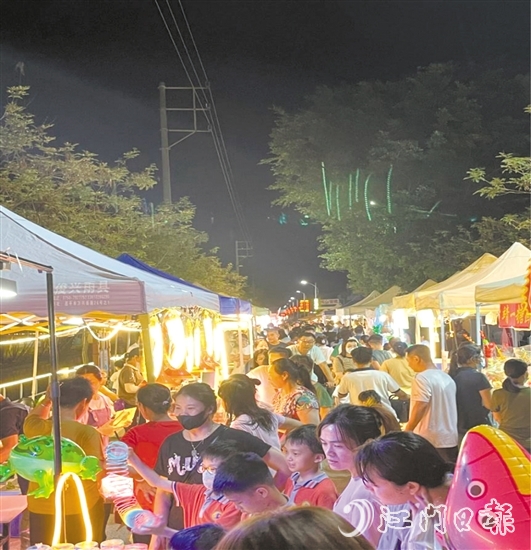 上巷村精心培育的乡村集市人气旺，村集体经济进而从中受益。