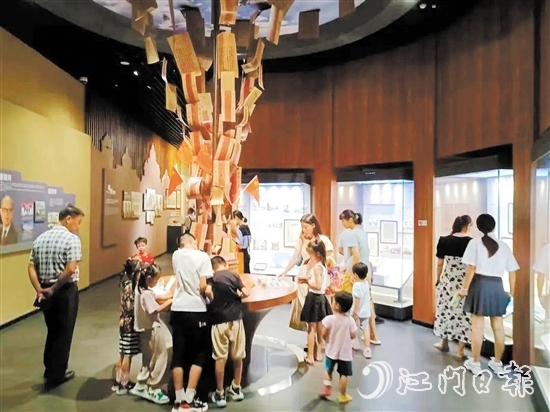 开平丰富的文化展览，让市民、游客在这个小长假过得有“知”有味。
