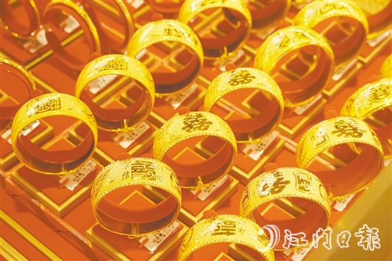 金价有所下跌。
