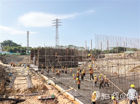 金贵水闸重建工程正在进行水陂及水闸施工，已完成施工导流、水陂和水闸的底板砼浇筑等工作。