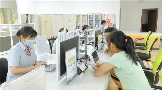 全省首个“社保跨省通”园区专窗（江海区）。