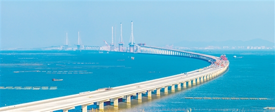 黄茅海跨海通道预计明年建成通车，届时将进一步拉近江门与港澳的时空距离。
