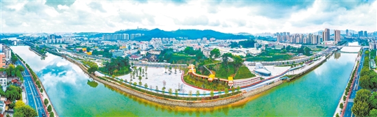 城央绿廊油湾公园是江海区推进产、城、人融合，以“绣花功夫”推进城市更新的又一重大成果。