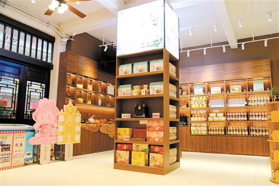 蚬冈镇依托剧场，加强与开平县、镇两级“优品”的互动。