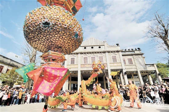 春节假期，赤坎华侨古镇开展丰富多彩的民俗活动。