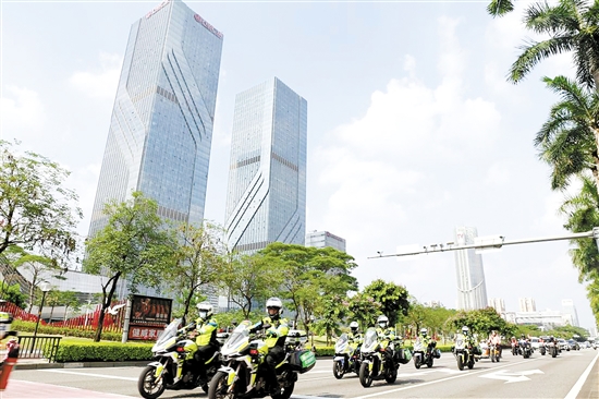 江门公安交警开展交通安全巡查。