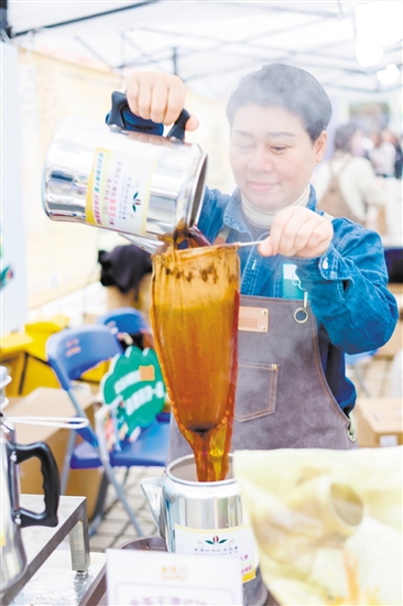 在咖啡博览会上可以近距离感受咖啡茶饮师的风采。