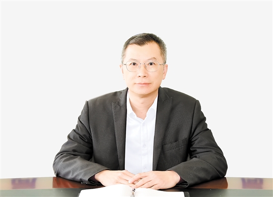 新会区卫生健康局党组书记、局长梁京伟