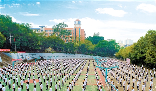 鹤山将继续优化集团化办学模式，发挥龙头学校优势。图为鹤山一中