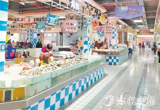 蓬江区纵深推进农贸市场“1+N”提质行动，切实改善辖区农贸市场交易环境。图为蓬江市场。