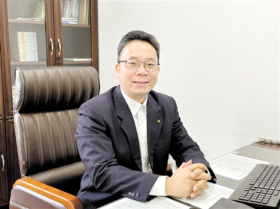 纪元中学副校长吕维波
