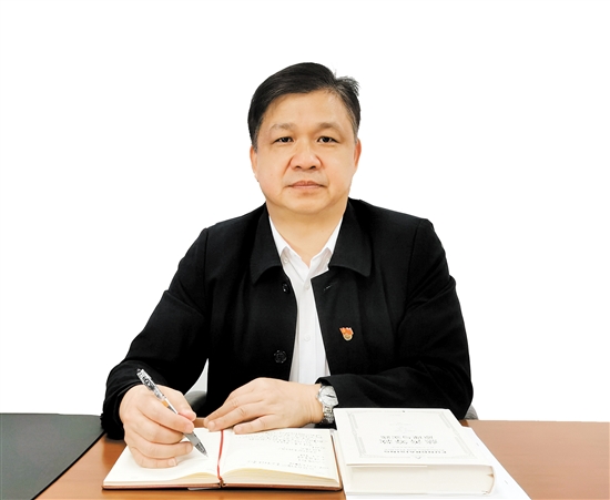 江门市红十字会党组书记、常务副会长黄集文