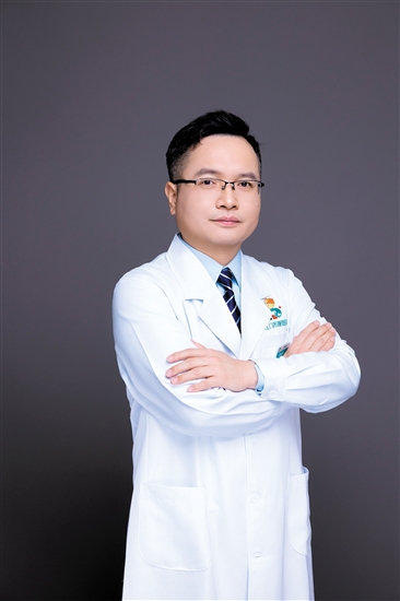 江门市康复医院党支部书记李卓荣