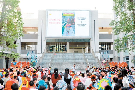 里仁小学“每周思政八分钟”很受欢迎。